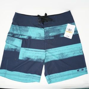 NWT Oakley Swim Trunks Board Shorts 19" 33